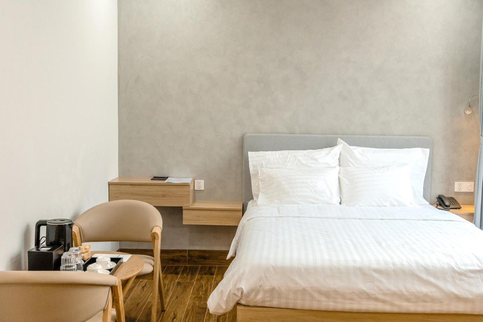 Diora Hotel Pleiku By Hos מראה חיצוני תמונה