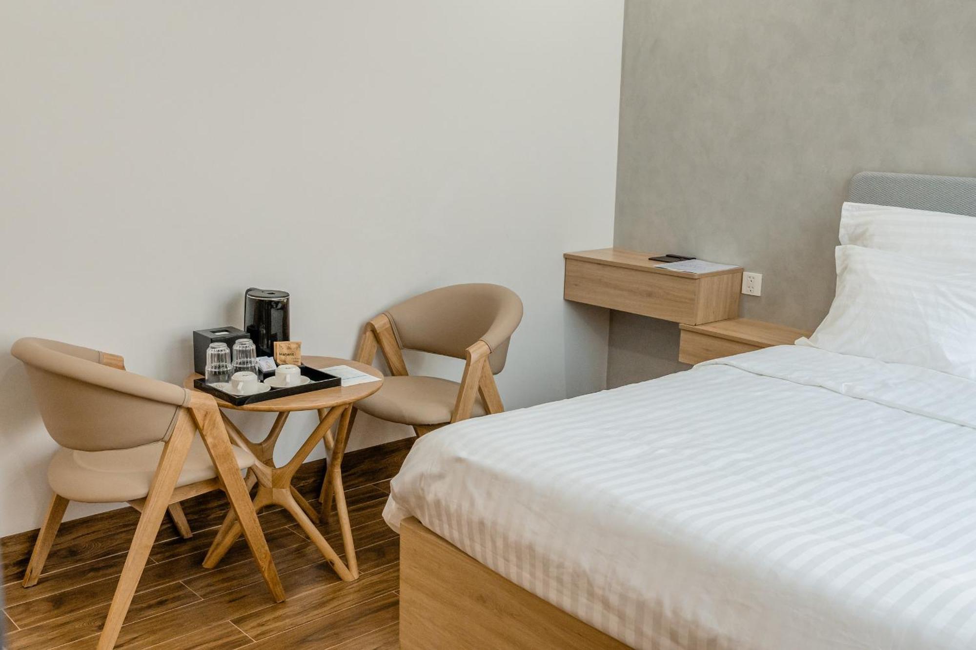 Diora Hotel Pleiku By Hos מראה חיצוני תמונה