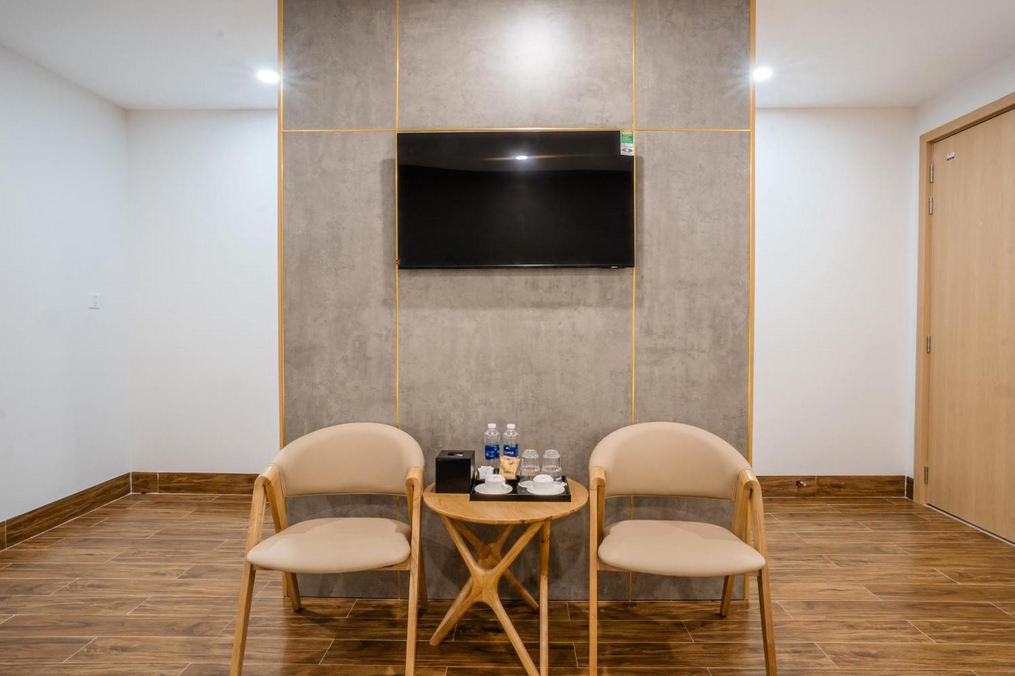 Diora Hotel Pleiku By Hos מראה חיצוני תמונה