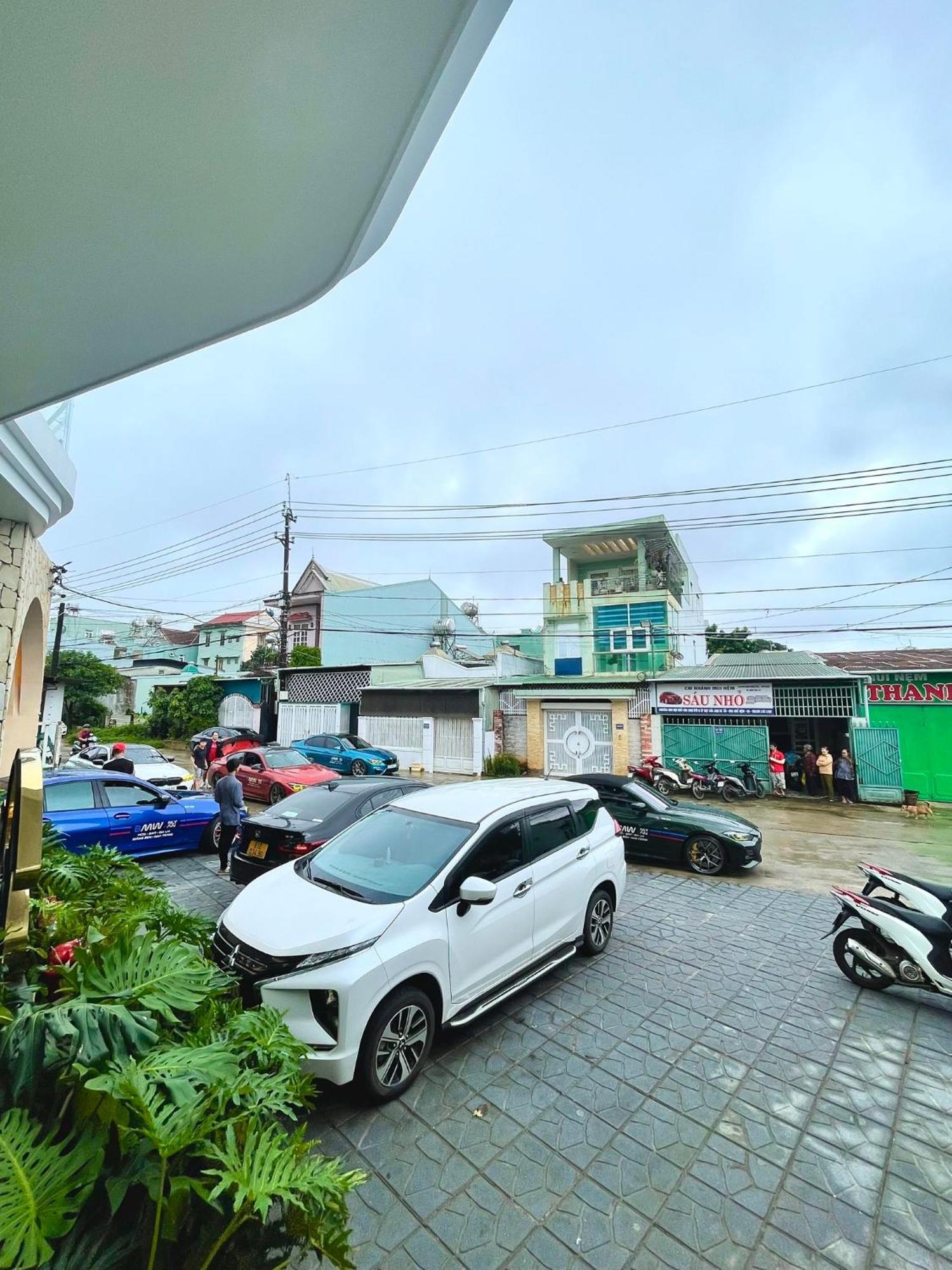 Diora Hotel Pleiku By Hos מראה חיצוני תמונה